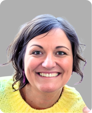 Julie<br> Matton<br> <span id="poste"> Responsable de site & 
Chargée <br> de développement ​de projets <span id="mail">j.matton@e2c-grandlille.fr</span>