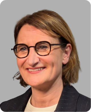 Eglantine <br> Dewitte<br> <span id="poste"> Directrice Générale <span id="mail">e.dewitte@e2c-grandlille.fr </span>