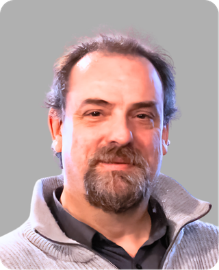 Olivier <br> Burcker<br> <span id="poste"> Responsable​ Informatique  <br>& Numérique <span id="mail">o.burcker@e2c-grandlille.fr </span>