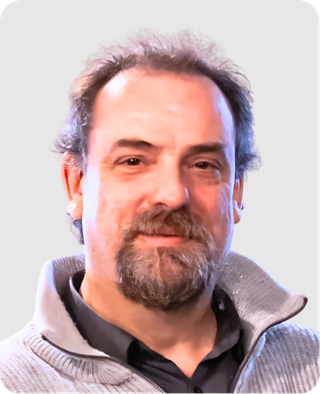 Olivier <br> Burcker<br> <span id="poste"> Responsable​ Informatique  <br>& Numérique <span id="mail">o.burcker@e2c-grandlille.fr </span>