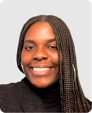 Bessie <br> Mbadinga<br> <span id="poste"> Chargée de Communication<span id="mail">b.mbadinga@e2c-grandlille.fr </span>